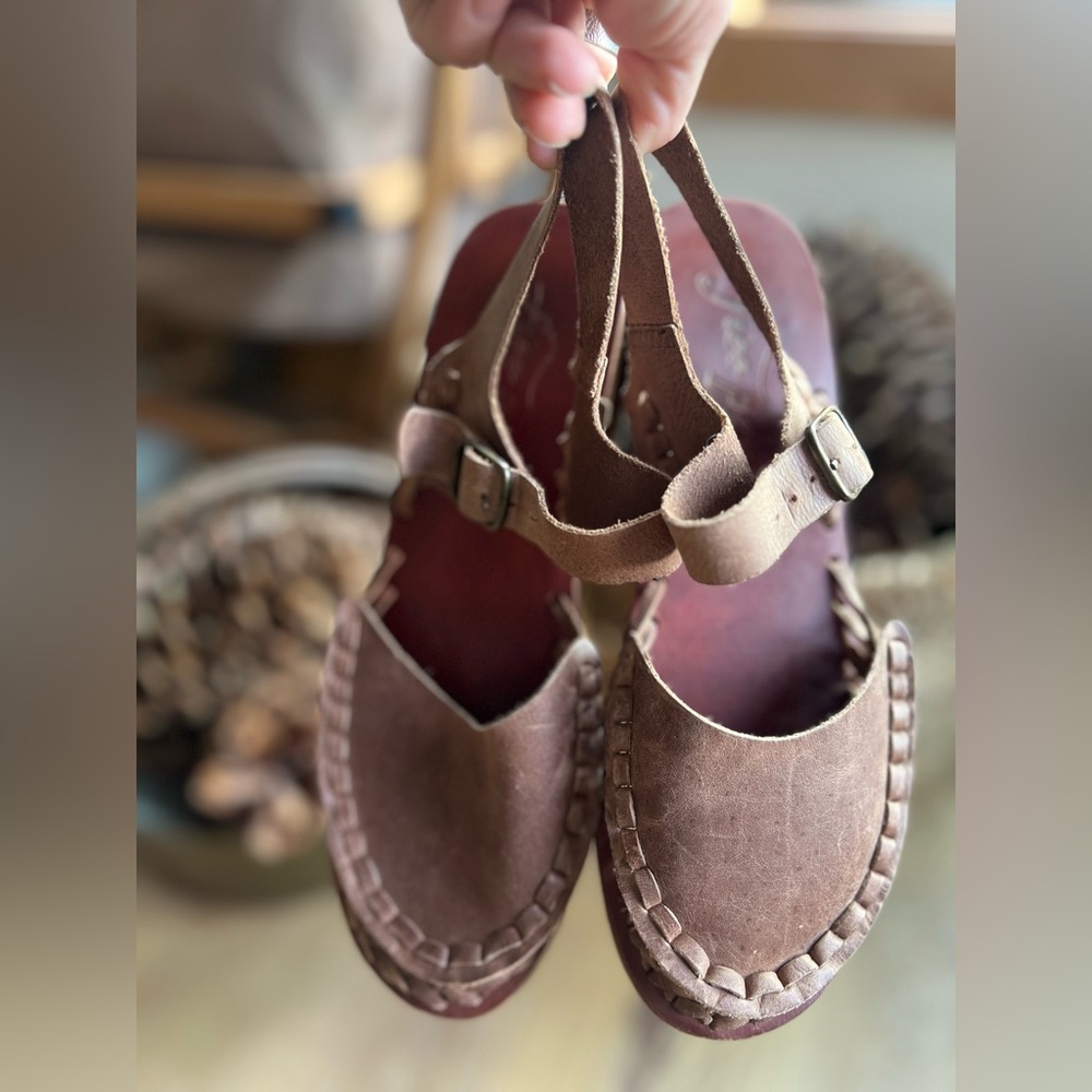 FREE PEOPLE Woven Leather Platform Clogs Wood Sole Brown Size 38 (US 7.5–8) - Picture 2 of 11